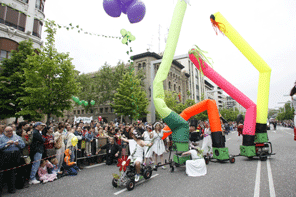 Carts with inflatable air dancers